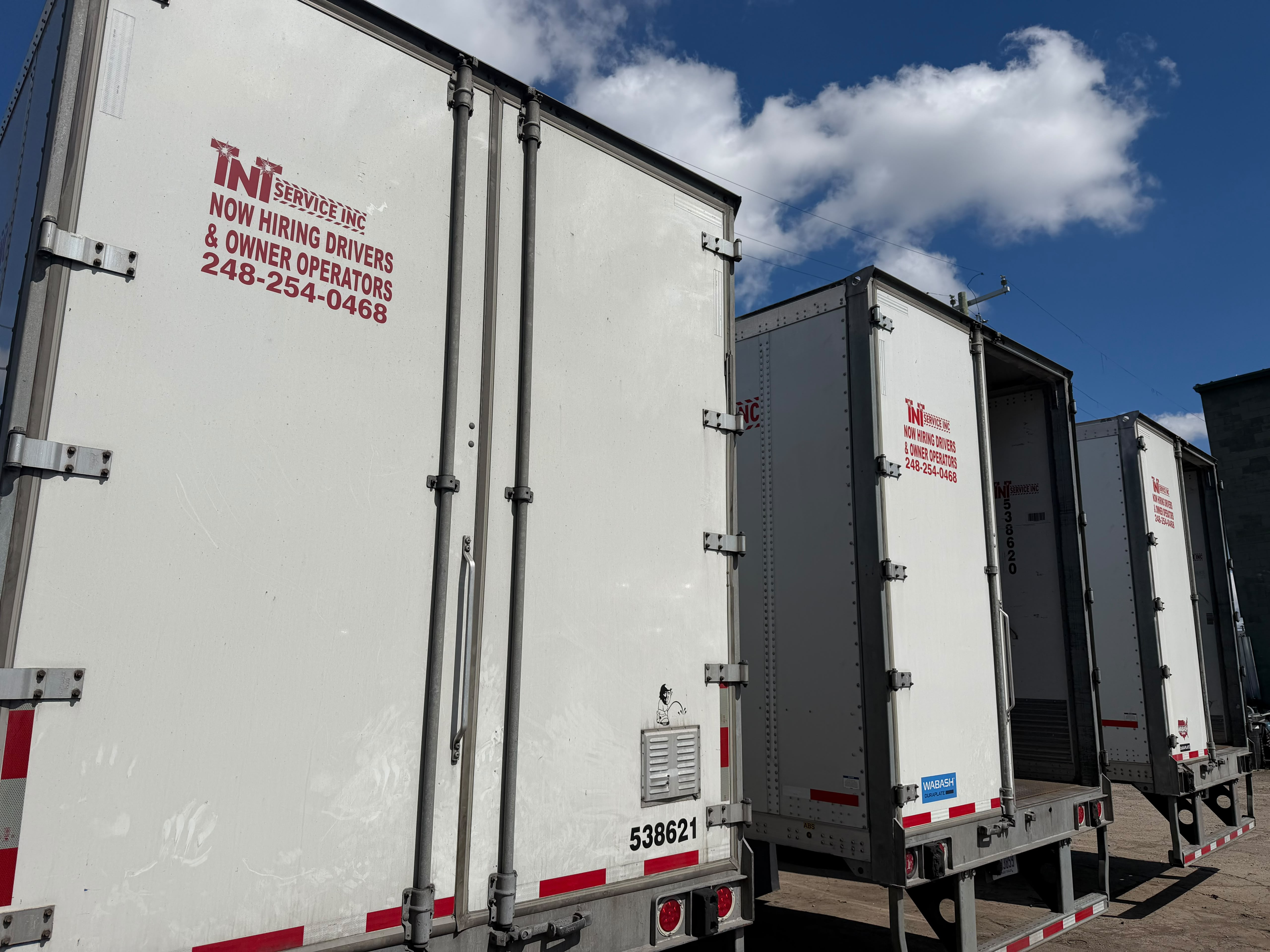 TNT Service trailer